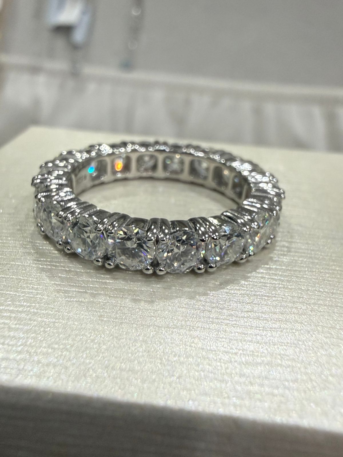 Aliança Inteira em Moissanite 4 mm – Prata com Banho de Ródio e Certificação GRA - N 20 - Imagem 2