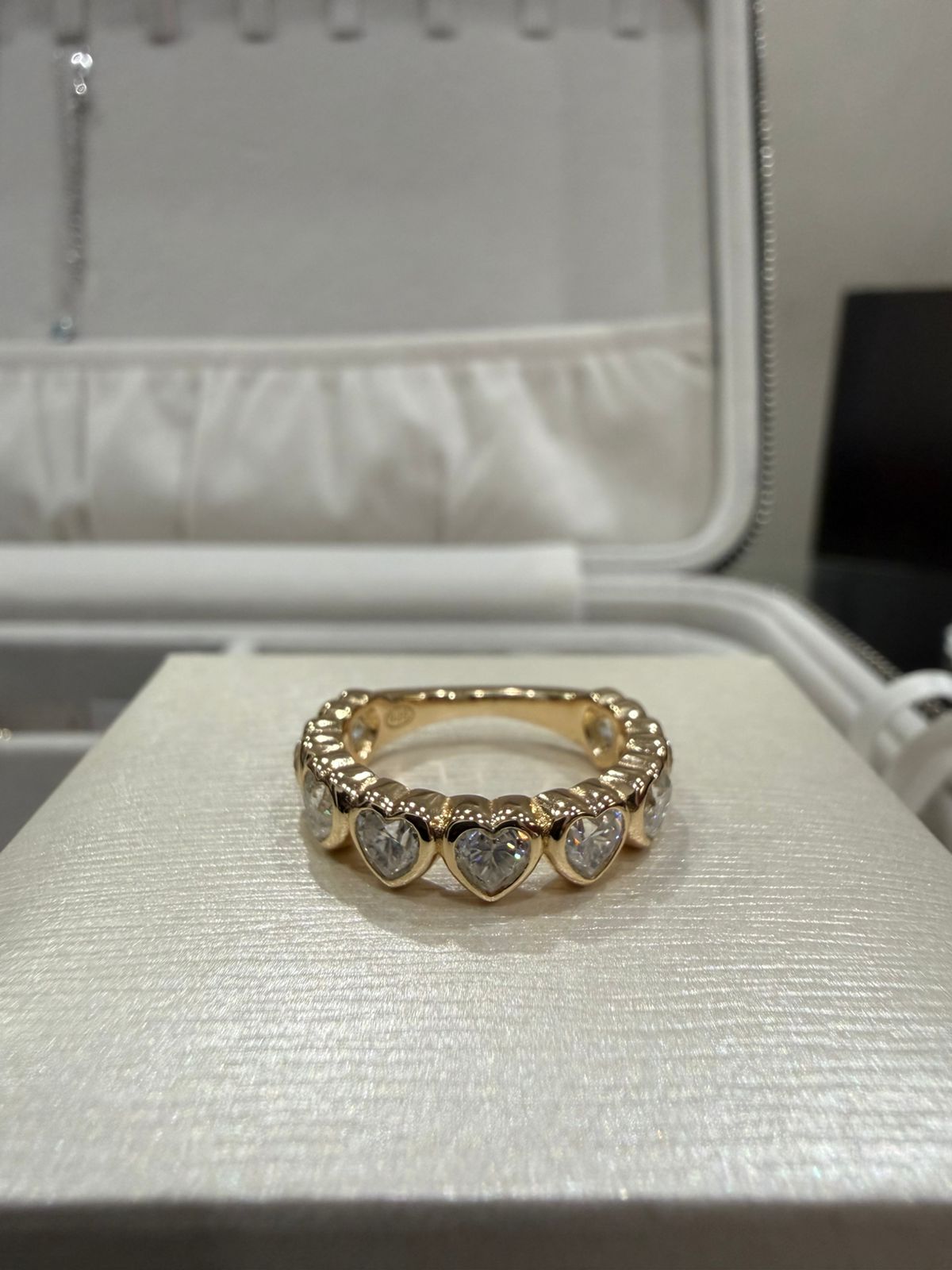 Anel Moissanite 9 Corações 10mm em Prata com Banho de Ouro 18K