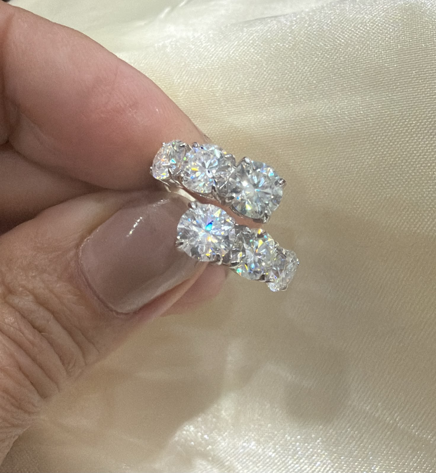Anel na prata no moissanite 5mm com banho ródio